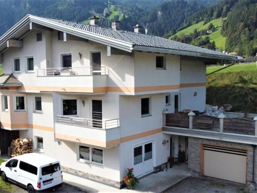 Schwendau Apartamento | Apartment Franz by Interhome