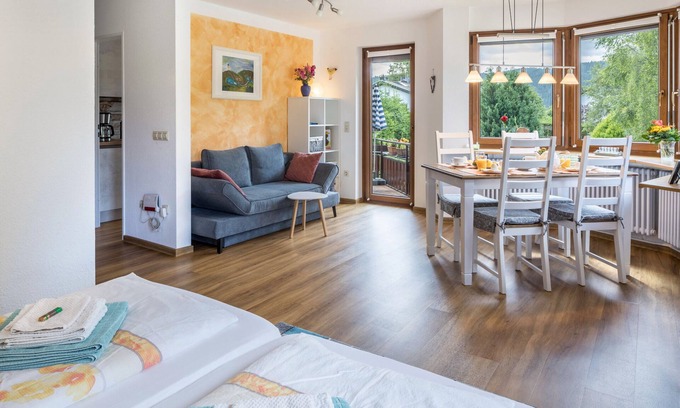 Titisee-Neustadt Apartamento | Apartamento 'Friedolin' con vistas a la montaña, terraza privada y Wi-Fi