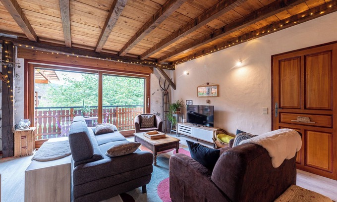 Giez Apartamento | Apartamento 'Gîte Chapô Julô - L'horizon' con vistas a la montaña, terraza privada y Wi-Fi