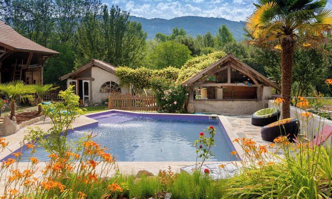 Murs-et-Gelignieux Apartamento | Apartamento Gîte de l'Eléphant con piscina, bañera de hidromasaje, Wi-Fi y terraza