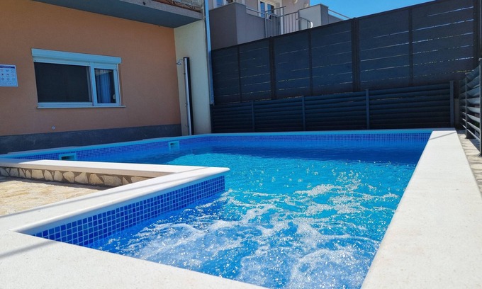 Srinjine Apartamento | Apartment Gajo with swimming pool near Split