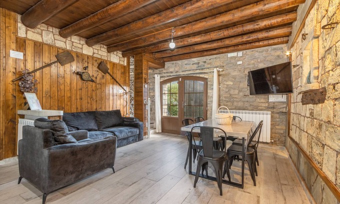 Borrastre Apartamento | Apartamento 'Galamín' con vistas a la montaña, terraza privada y Wi-Fi