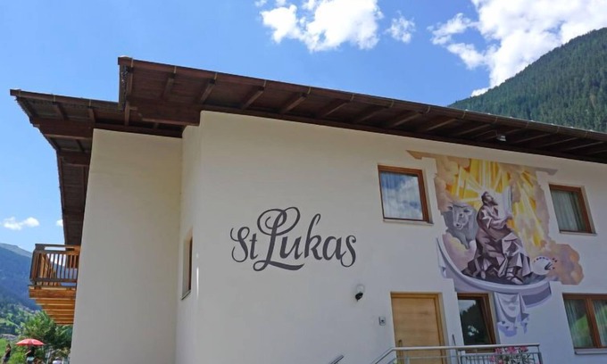 See Apartamento | Apartamento Gams by Interhome