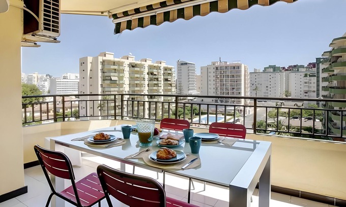 Grau i Platja Apartamento | Apartamento 'Gardenias Playa' con Wi-Fi y aire acondicionado