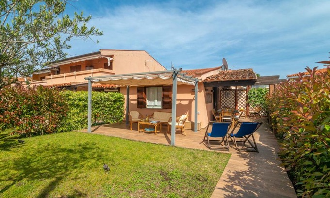 Porto Ottiolu Apartamento | Apartment Ginestra by Interhome