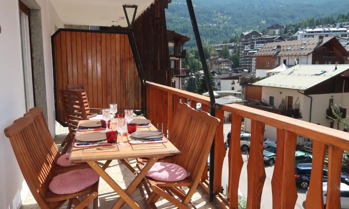 Sauze d'Oulx Apartamento | Apartment Ginevra by Interhome