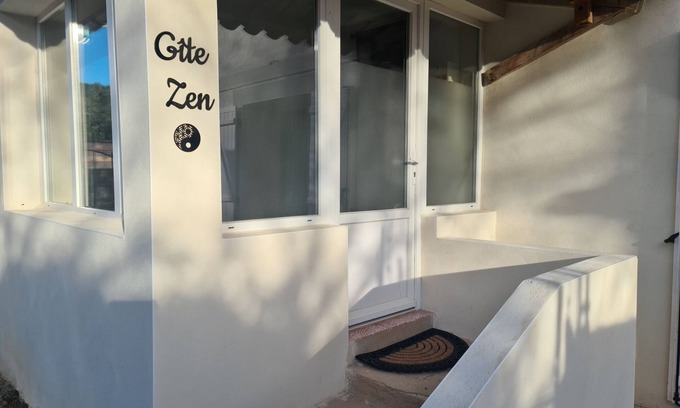 Carnoules Apartamento | Apartamento 'Gîte Zen' con vistas a la montaña, piscina compartida y Wi-Fi