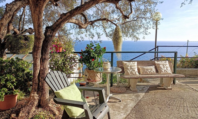 Bordighera Apartamento | Apartamento 'Gli Orti Sul Mare 1' con vistas al mar, Wi-Fi y aire acondicionado