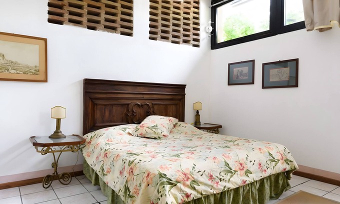 Vescovado Apartamento | Apartamento 'Glicine - Antiche Dimore' con Piscina Compartida, Wi-Fi y Aire Acondicionado