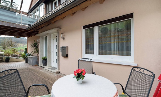 Ottenhofen im Schwarzwald Apartamento | Apartamento 'Große' con terraza privada y Wi-Fi