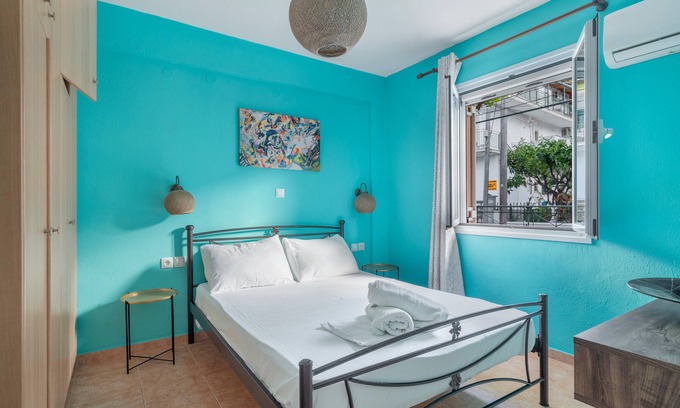 Poros Apartamento | Apartamento '- Planta Baja' con jardín compartido, Wi-Fi y aire acondicionado.