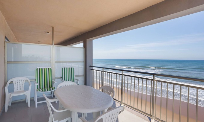 Plaza De La Costera Apartamento | Apartamento 'Guillem' con vistas al mar, terraza compartida y Wi-Fi