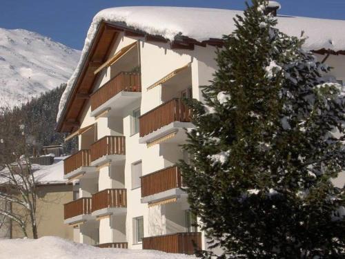 Valbella Apartamento | Apartment Haus Colani Ingold by Interhome