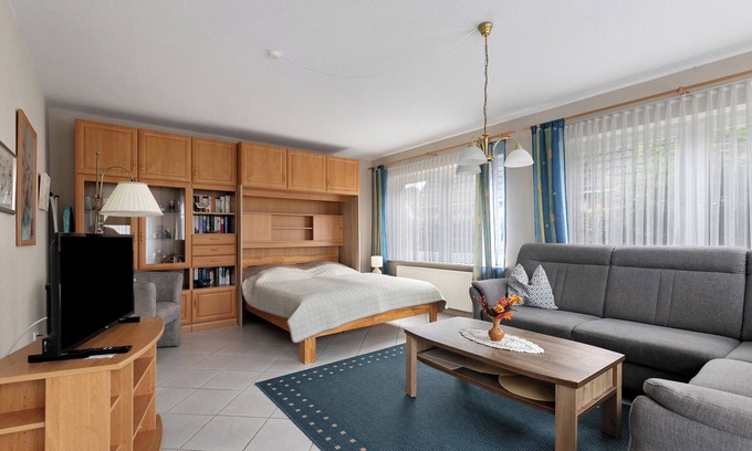 Wesselburen Apartamento | Apartamento 'Haus Gartenidylle' con terraza privada, jardín privado y Wi-Fi