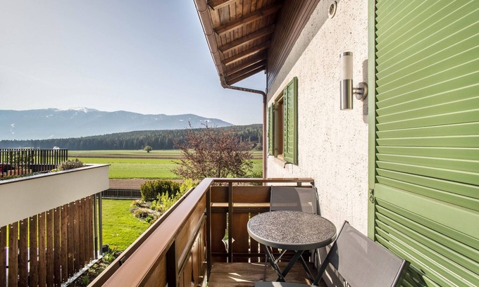 Pfalzen Apartamento | Apartamento 'Haus Rieder Paul 2' con vistas a la montaña, jardín compartido y Wi-Fi