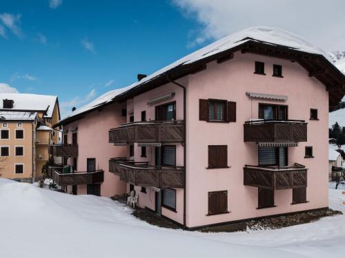 Parpan Apartamento | Apartment Haus Sunneschy Whg- 202 by Interhome