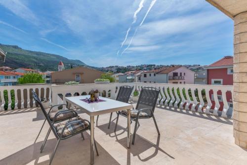 Strozanac Apartamento | Apartment Heaven