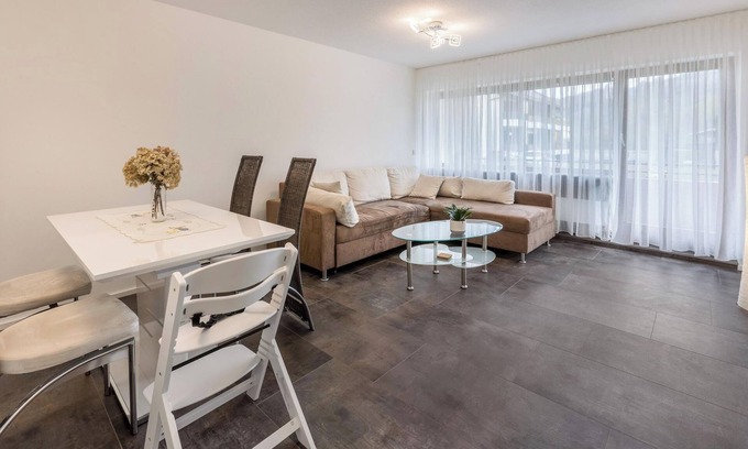 Busingen am Hochrhein Apartamento | Apartamento 'Heidi's Dihei' con jardín y Wi-Fi