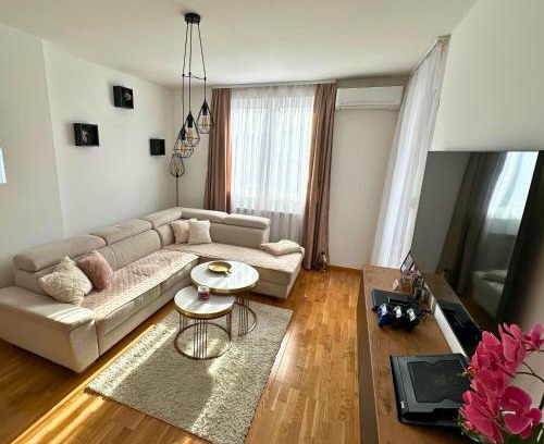 East Sarajevo Apartamento | Apartment Hera with private garage