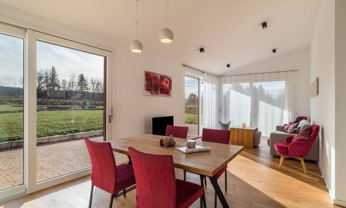 Conweiler Apartamento | Apartamento 'Herbst' con piscina compartida, terraza privada y Wi-Fi
