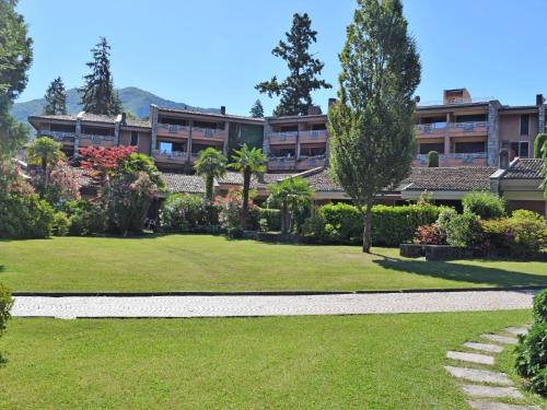 Porto Valtravaglia Apartamento | Apartment Hermitage-1 by Interhome