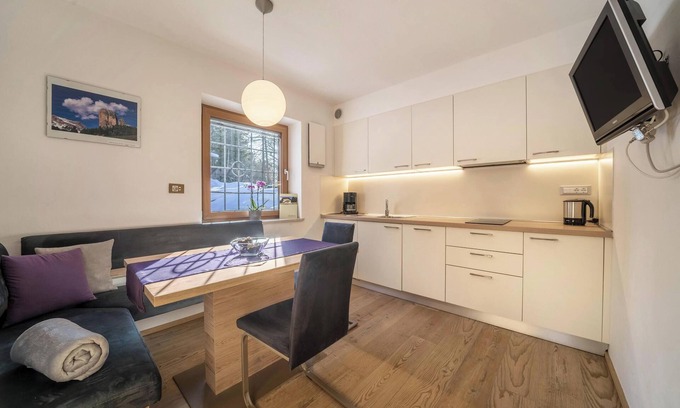 Avelengo Apartamento | Apartamento "Hirzer" cerca de la estación de esquí con vistas al bosque, Wi-Fi y jardín compartido