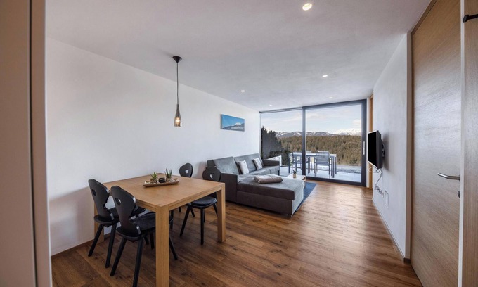 Avelengo Apartamento | Apartamento 'Hirzer Residenze Moritz' Cerca de Merano con vistas a la montaña y jardín