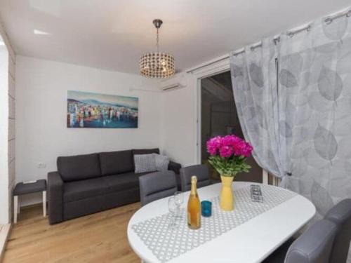 Ploce Apartamento | Apartment Hitri - One Bedroom Apartment with Terrace and Garden View