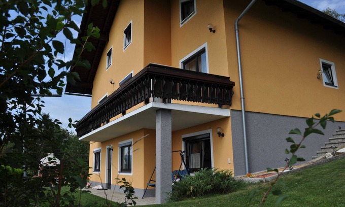 Dorfstetten Apartamento | Apartamento Höbart - dos habitaciones dobles, cocina, baño, aseo y antesala