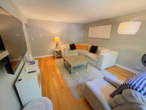 Evanston Apartamento | Apartment Home close to NWU & Hospitals