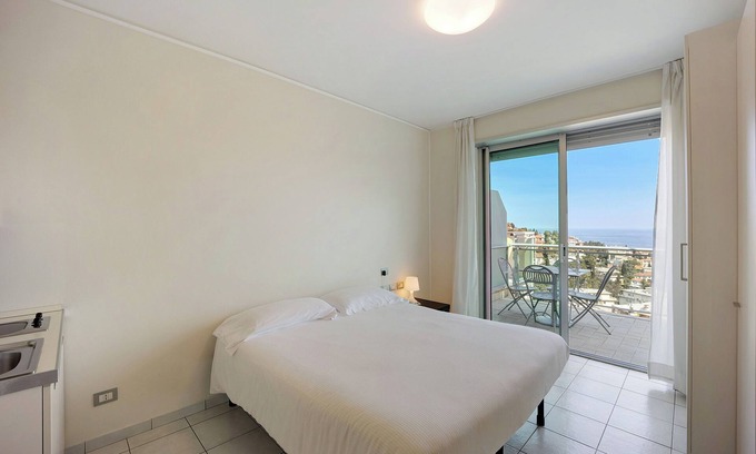 Sanremo Apartamento | Apartamento Hotel Modus Vivendi 406 con vistas al mar, piscina, Wi-Fi y terraza