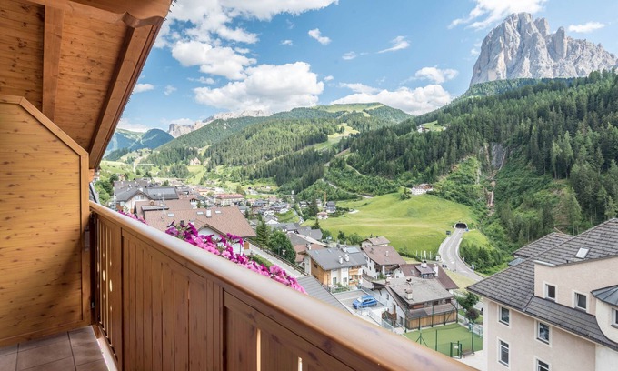 Santa Cristina Val Gardena Apartamento | Apartamento 'Hotel Residence Gardena Saslong' con vistas a la montaña, jardín y Wi-Fi