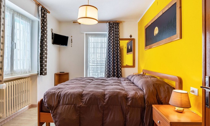 Folgaria Apartamento | Apartamento "House Cuel Milena Folgaria - Yellow" con vistas a la montaña y jardín compartido