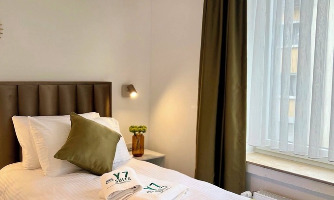 Altendorf Apartamento | Apartment house in Essen over 2 levels & garden