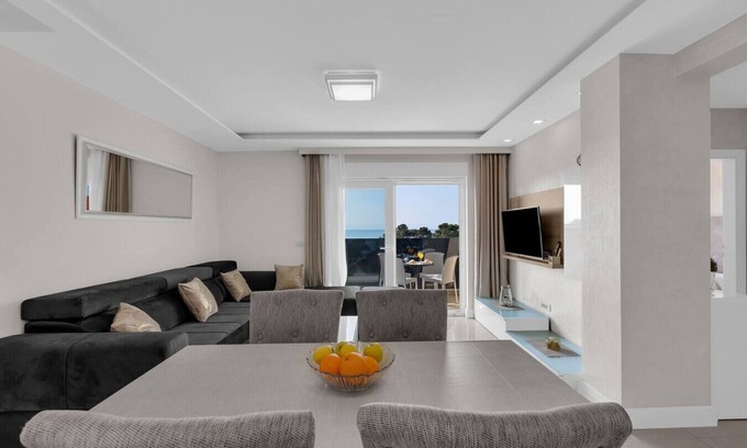 Promajna Apartamento | Apartment Hrvoje -only 50m to the sea