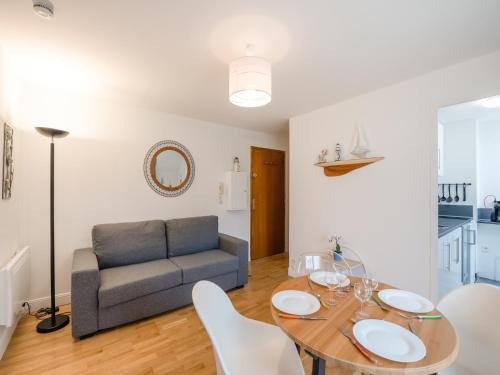 Port-en-Bessin-Huppain Apartamento | Apartment in Port-en-Bessin near Seashore