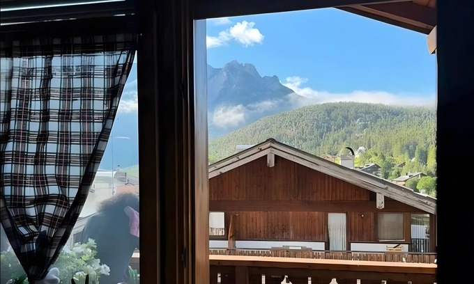 Pieve di Cadore Apartamento | Apartamento 'I Tramonti Del Picco Di Roda' con vistas a la montaña, terraza privada y Wi-Fi