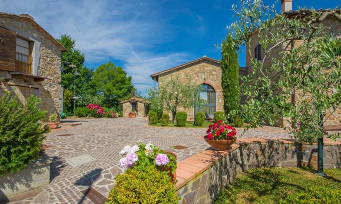 Montecarelli Apartamento | Apartment Il Borghetto-1 by Interhome