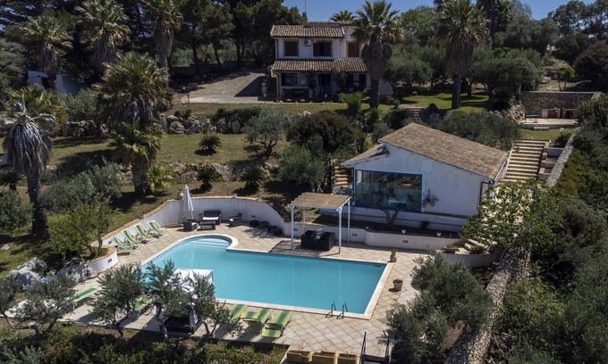 Marsala Apartamento | Apartamento "Il Carrubo" con vistas al mar, piscina compartida, Wi-Fi, A/C y terraza