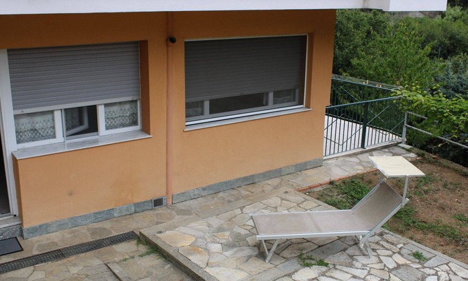 Celle Ligure Apartamento | Apartamento 'Il Faro' con terraza privada y jardín privado