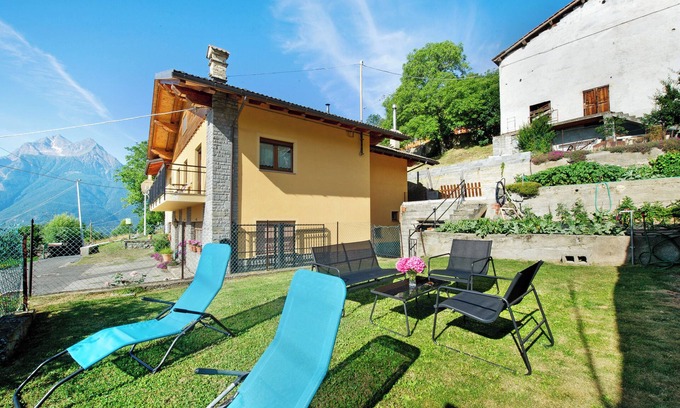 Quart Apartamento | Apartamento 'Il Piccolo Nido' con vistas a la montaña, jardín compartido y Wi-Fi