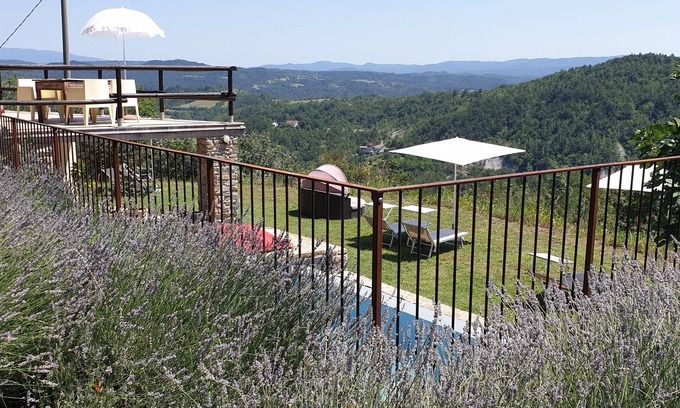 Merana Otro | Apartment Il Rosmarino on a lavender farm