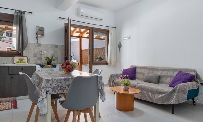 Panormos Apartamento | Apartamento 'Iliana 2' con vistas a la montaña, Wi-Fi y aire acondicionado