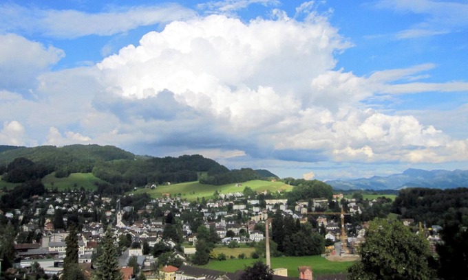 Wald Apartamento | Apartamento en una hermosa ubicación panorámica en el bosque en el Oberland de Zurich