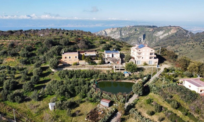 Reggio Calabria Otro | Apartamento en una casa rural 'Sant' Anna Ortì' con vistas al mar, jardín compartido y Wi-Fi