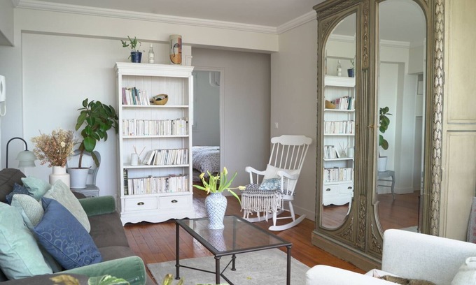 Parapluies Condominio | Apartment in a quiet, friendly neighborhood