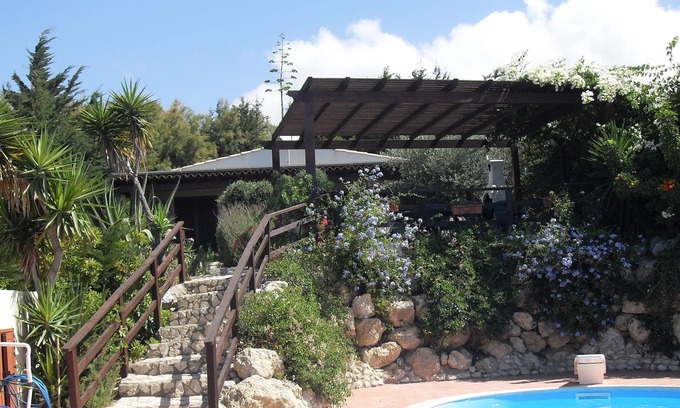 Realmonte Villa | Apartment in a semi-detached house with swimming pool (SOLE)