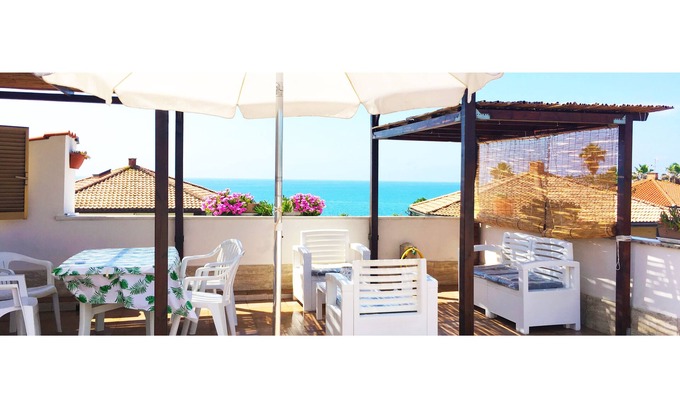 Latina Lido Apartamento | apartamento en una villa junto al mar, con impresionantes vistas