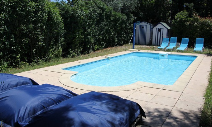 Gigean Apartamento | Apartamento en una casa de viña con piscina, 2 dormitorios, 4 personas
