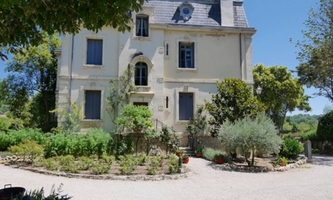 Sommieres Apartamento | Apartment in a writer's house classified 2 stars